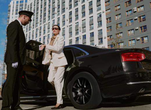 Experience VIP Travel with the Finest Luxury Car Chauffeur Service Qatar